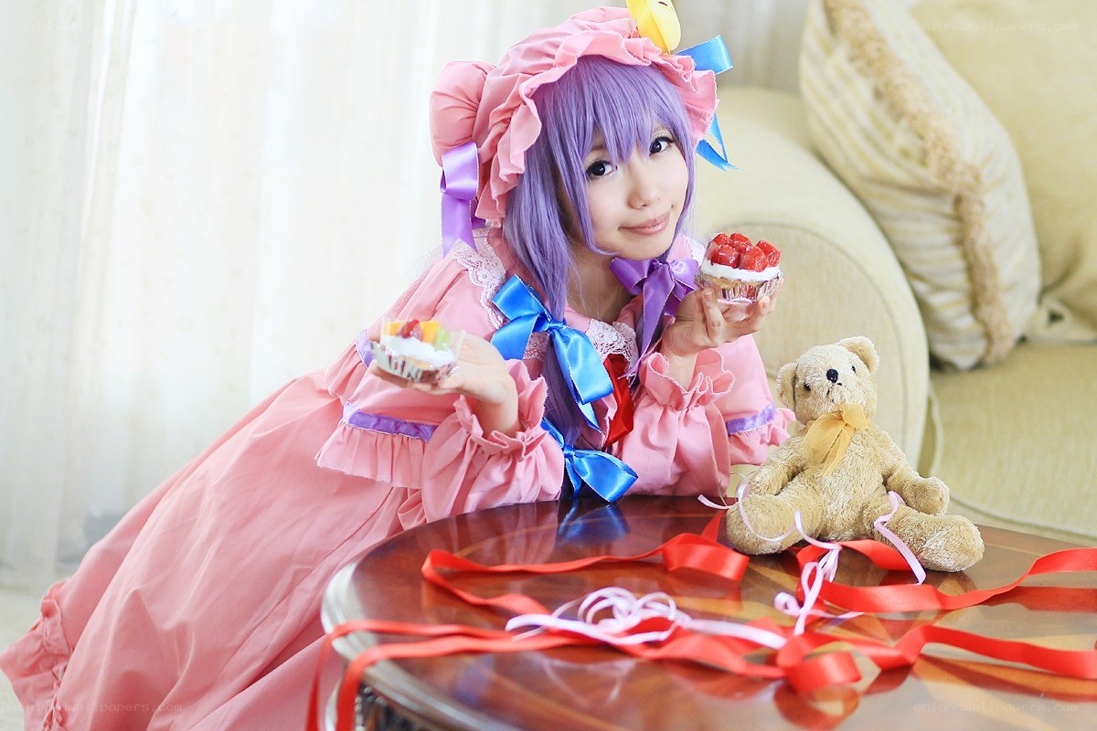 cosplayer with cupcakes and teddy bear