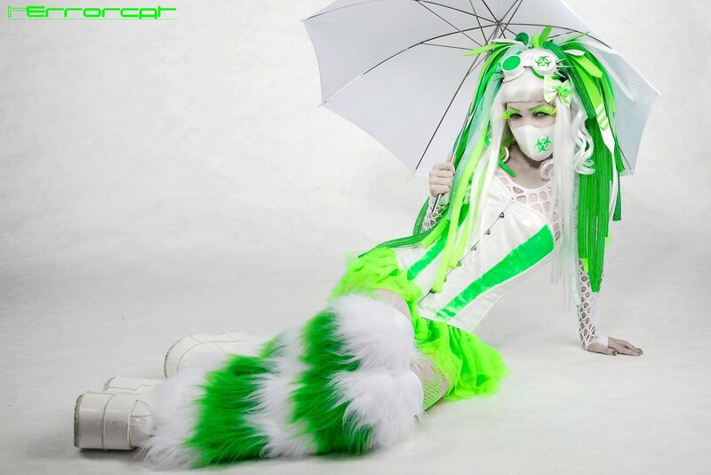 cosplayer with green and white costume