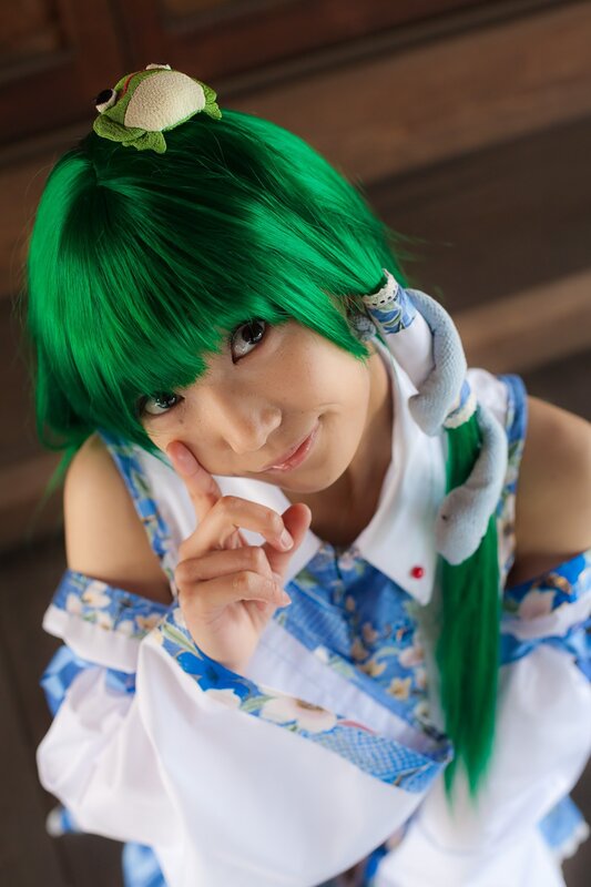 cosplayer with green hair