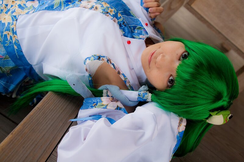 cosplayer with green hair