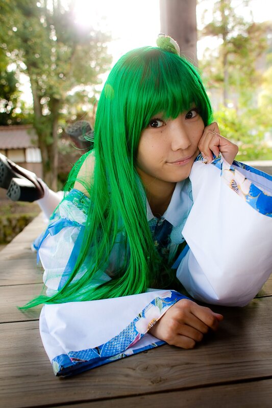 cosplayer with green hair