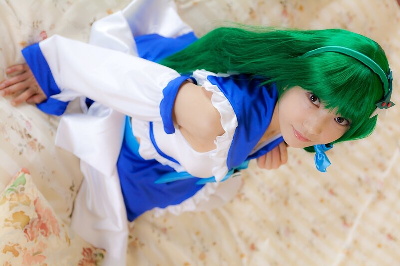 cosplayer with green hair