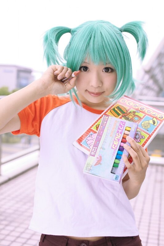 cosplayer with green hair