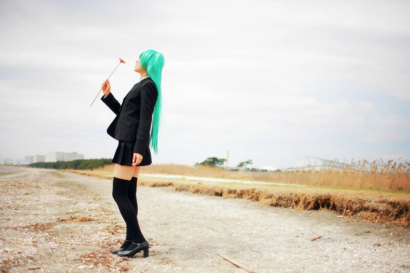 cosplayer with green hair