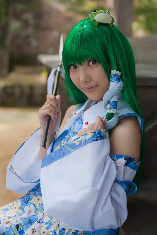 cosplayer with green hair and frog