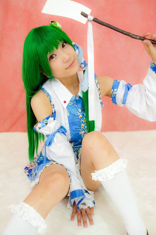 cosplayer with green hair and frog hat