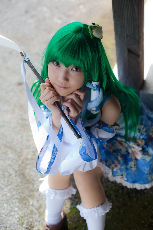 cosplayer with green hair and frog