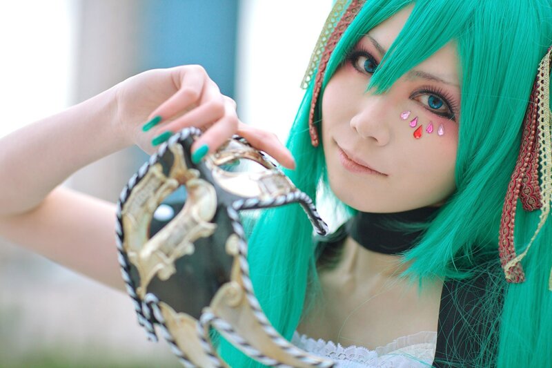 cosplayer with green hair and mask