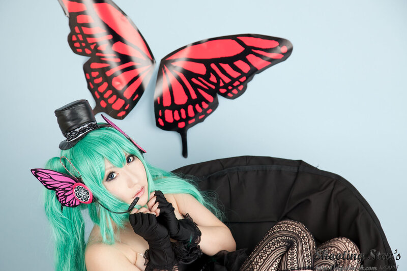 Cosplayer with Green Hair — Dramatic, Photograph