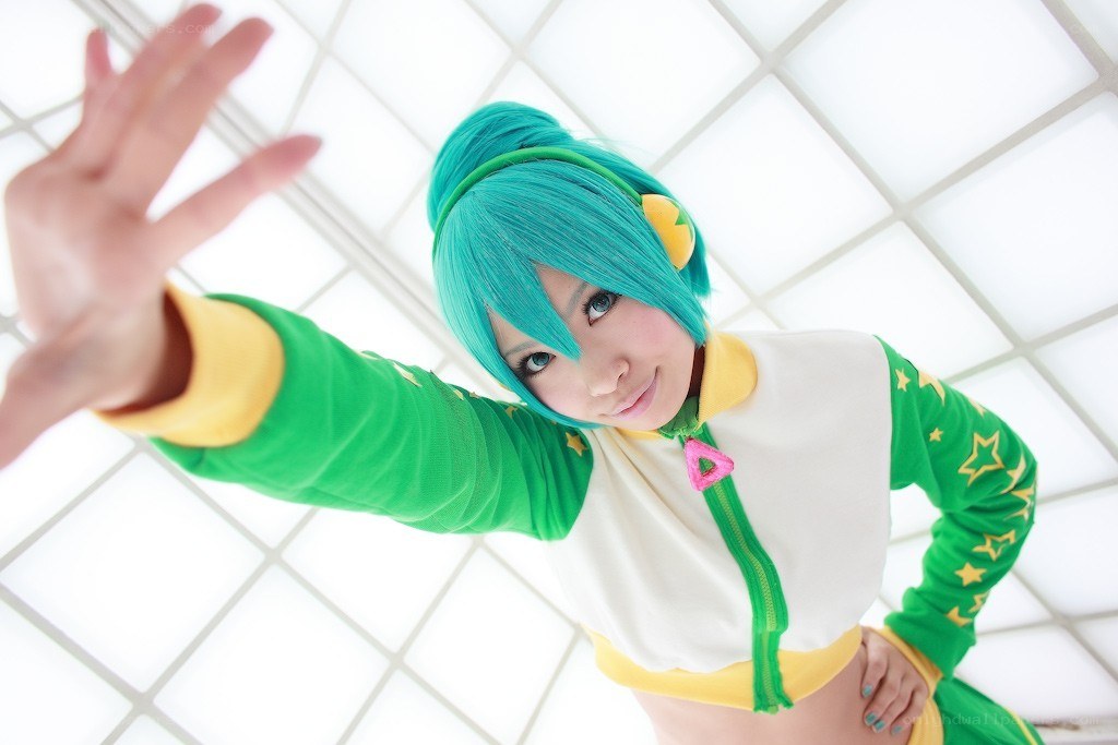 cosplayer with green hair waving