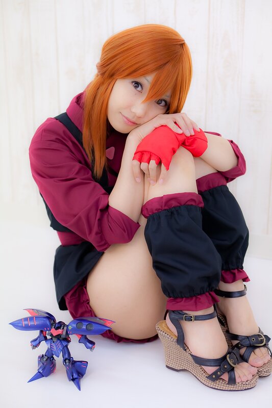 cosplayer with mech toy