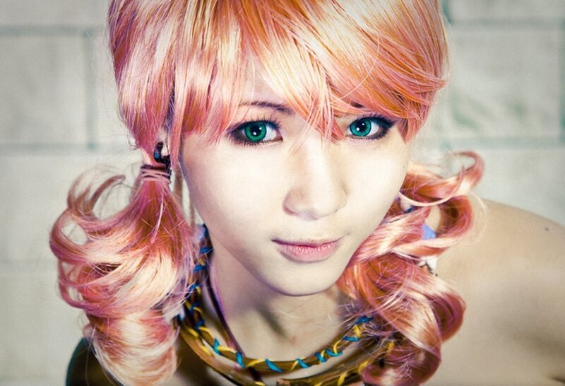 cosplayer with pink hair