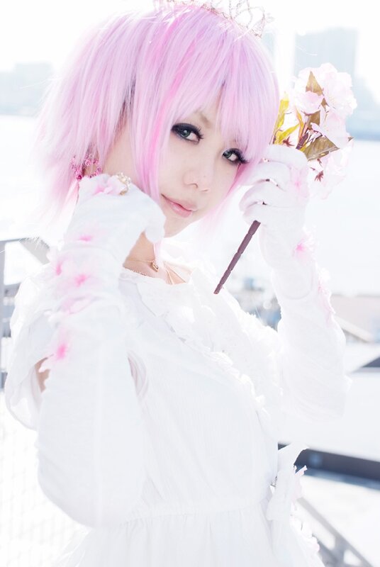 cosplayer with pink hair