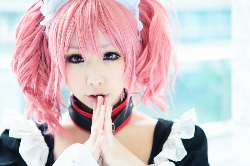 cosplayer with pink hair
