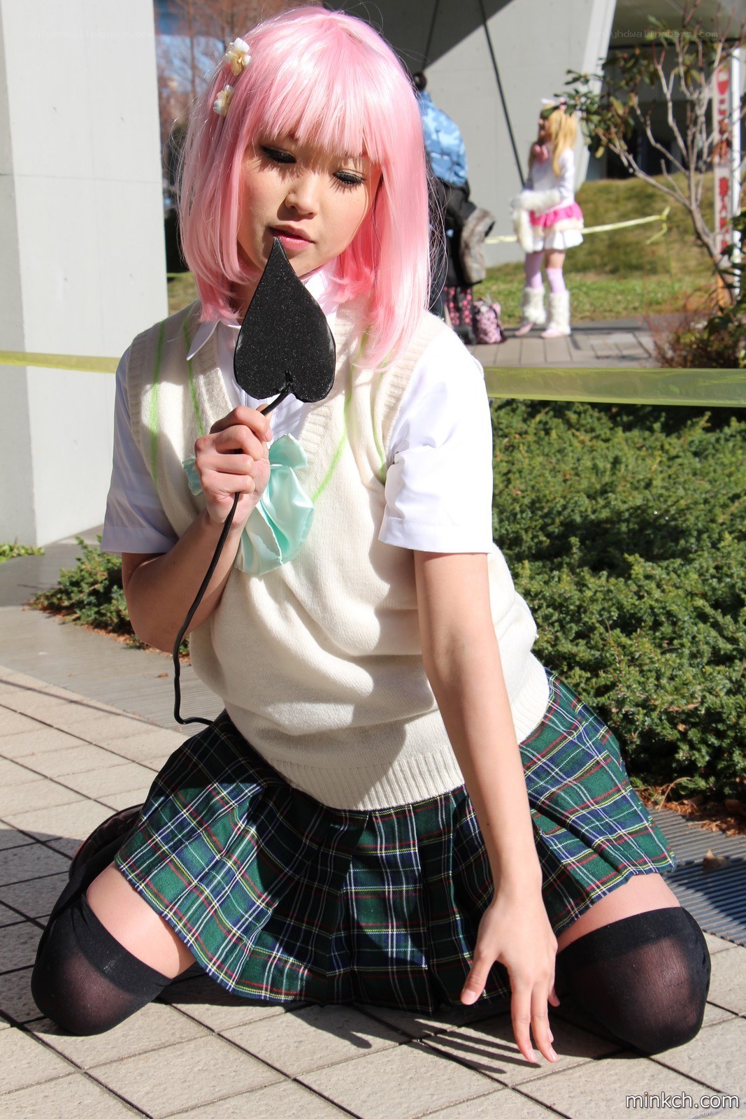 cosplayer with pink hair