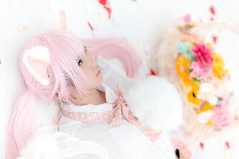 cosplayer with pink hair
