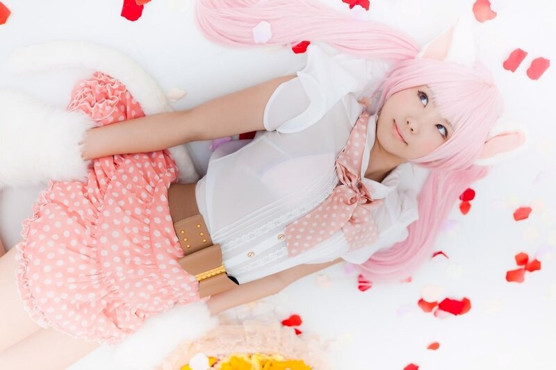 cosplayer with pink hair and cat ears