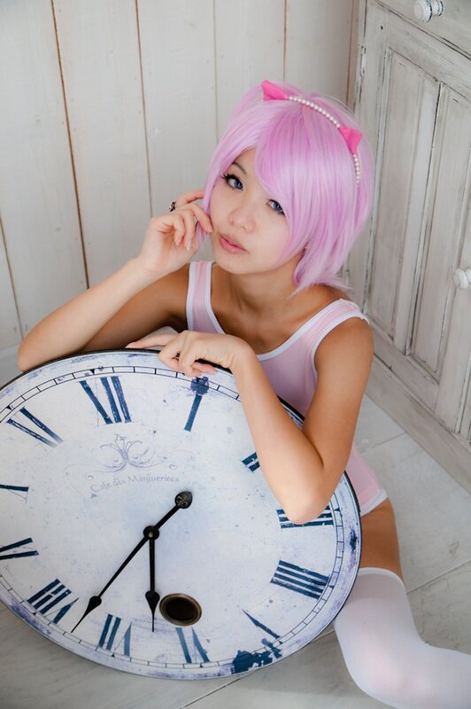 Cosplayer with pink hair and clock