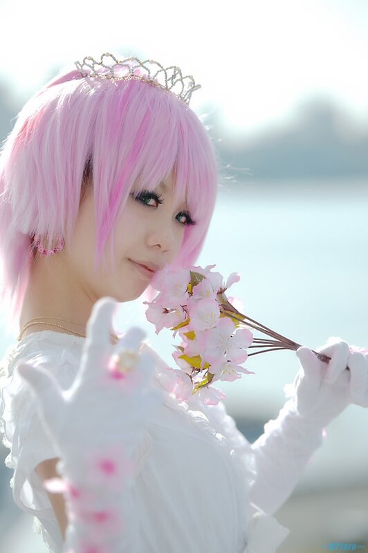 cosplayer with pink hair and flowers