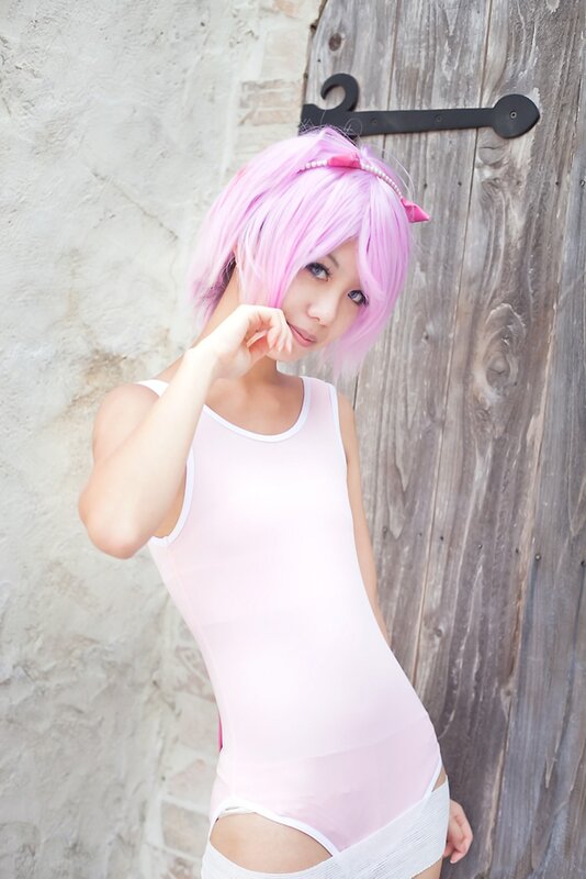 cosplayer with pink wig