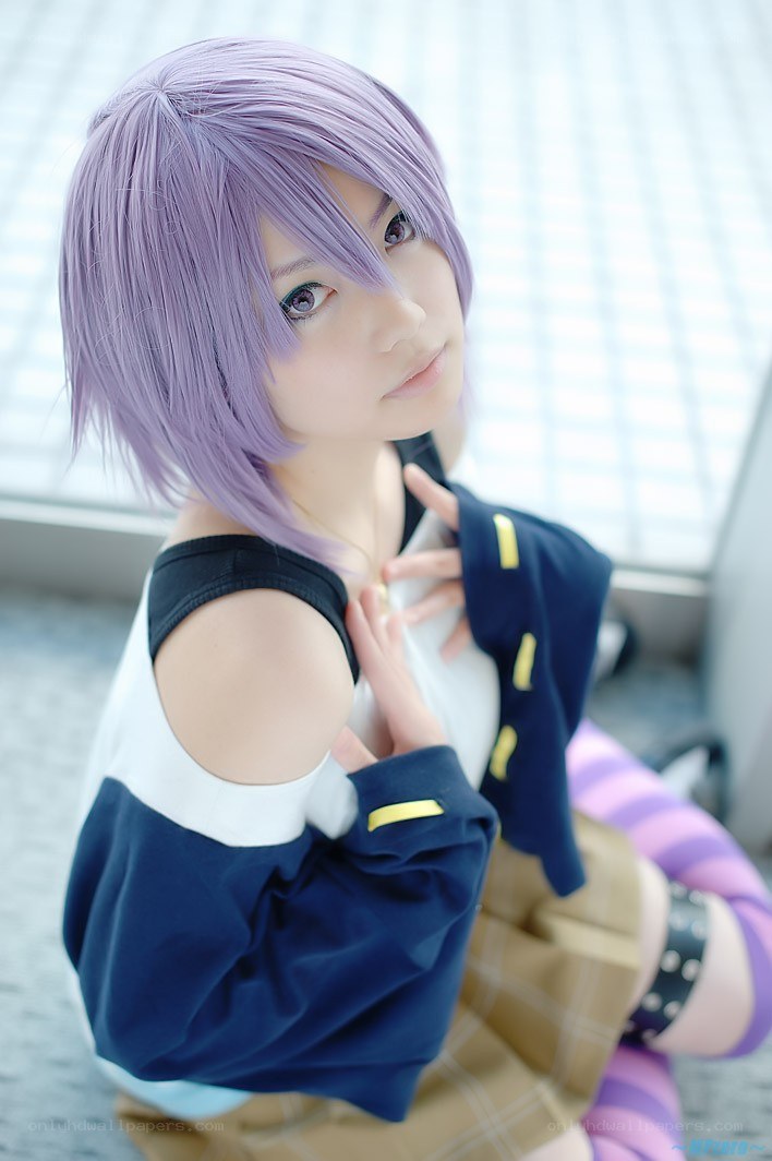 cosplayer with purple hair