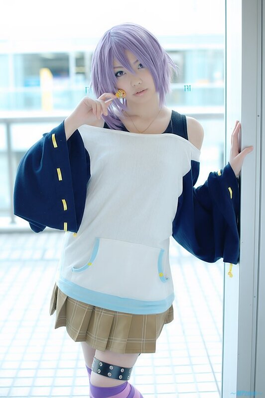 cosplayer with purple hair