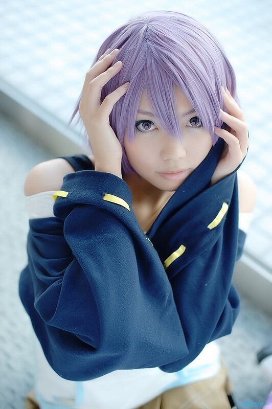 cosplayer with purple hair