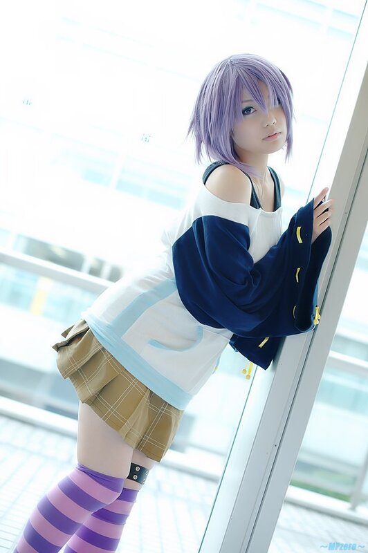 cosplayer with purple hair