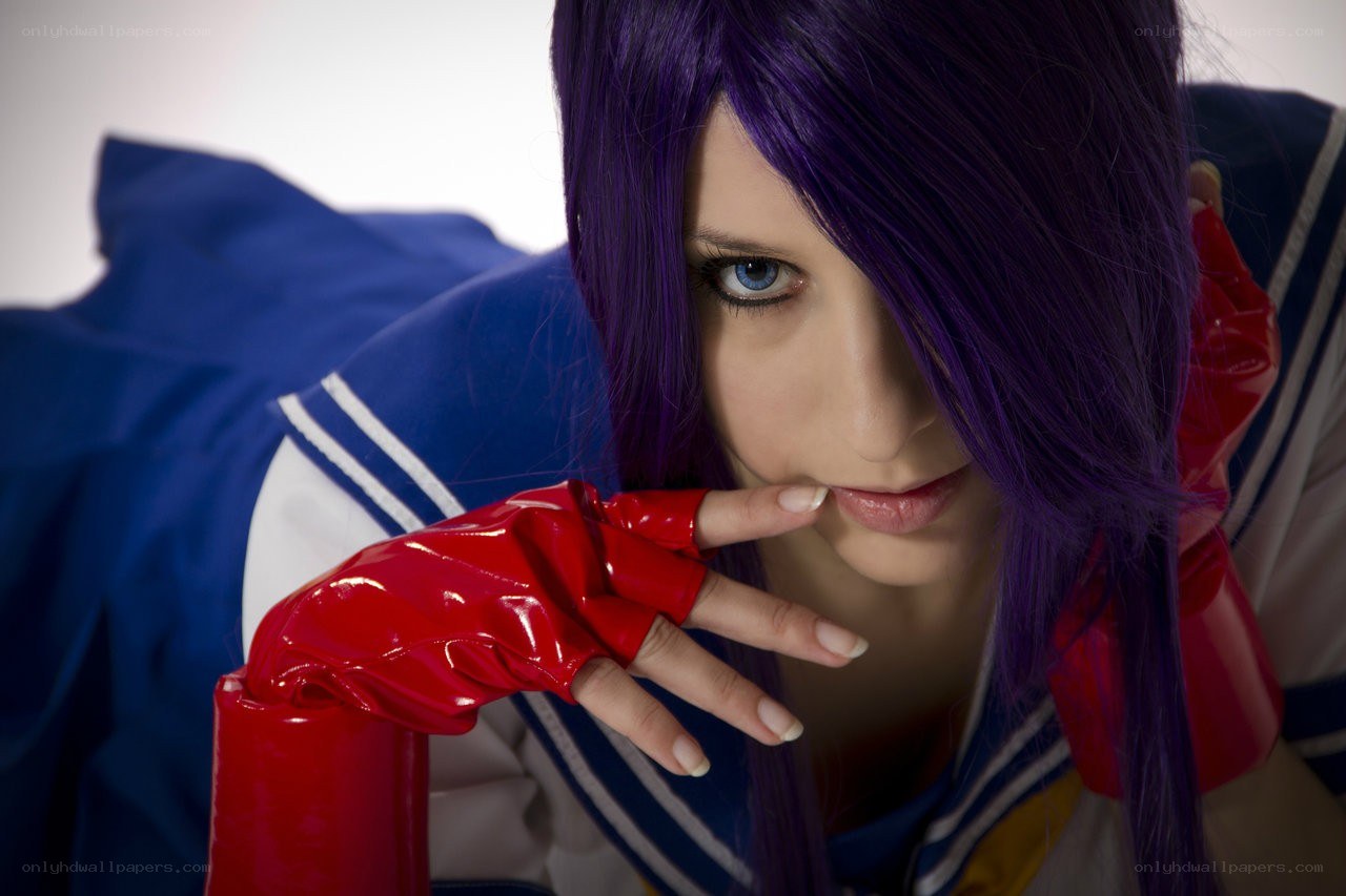 cosplayer with purple hair