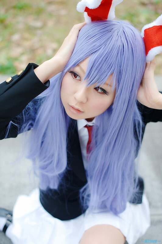 cosplayer with purple hair