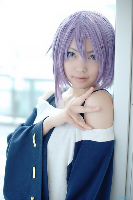 cosplayer with purple hair