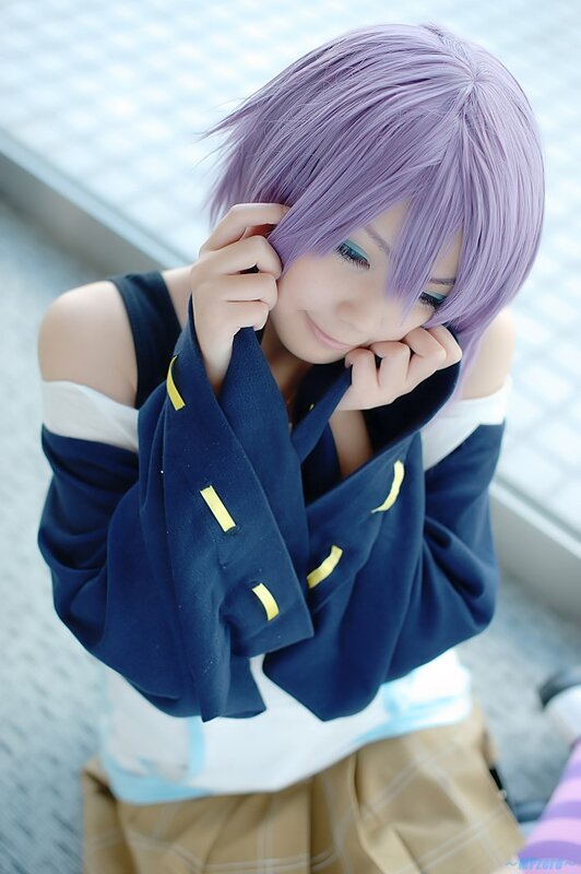 cosplayer with purple hair