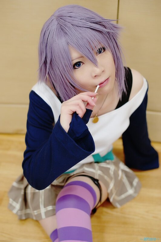 cosplayer with purple hair