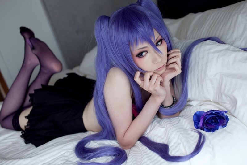 cosplayer with purple hair