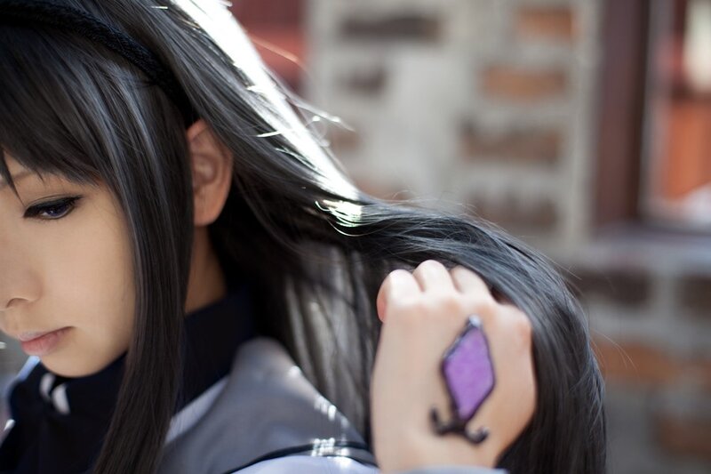 cosplayer with purple ring
