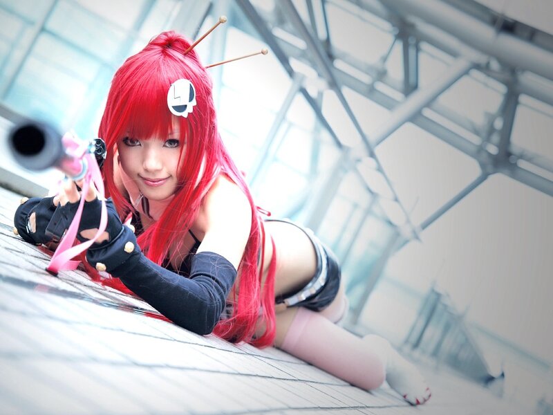 cosplayer with red hair and gun