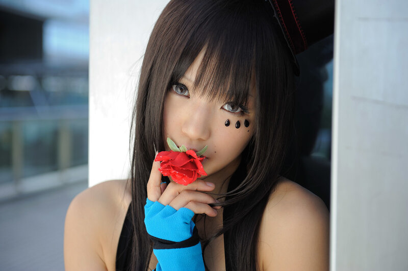 cosplayer with red rose