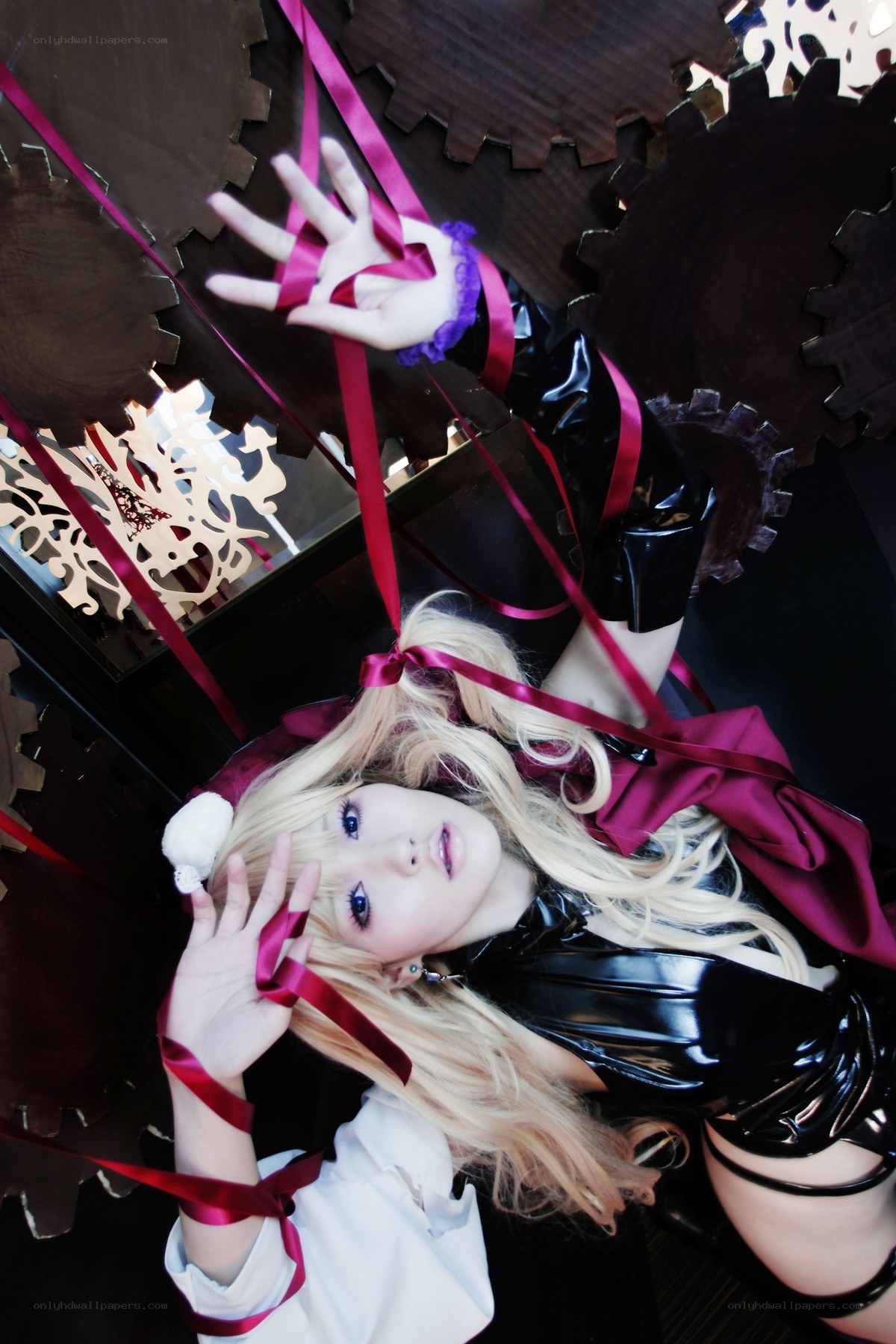 cosplayer with ribbons and gears