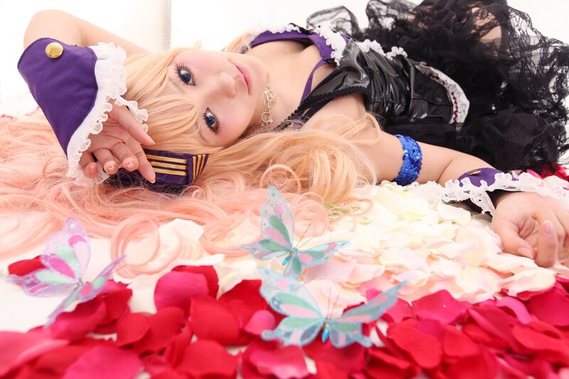 cosplayer with rose petals