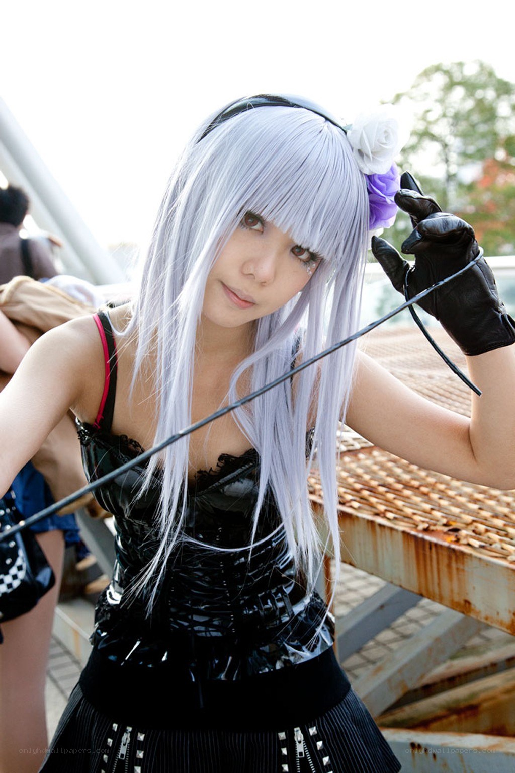 cosplayer with silver hair
