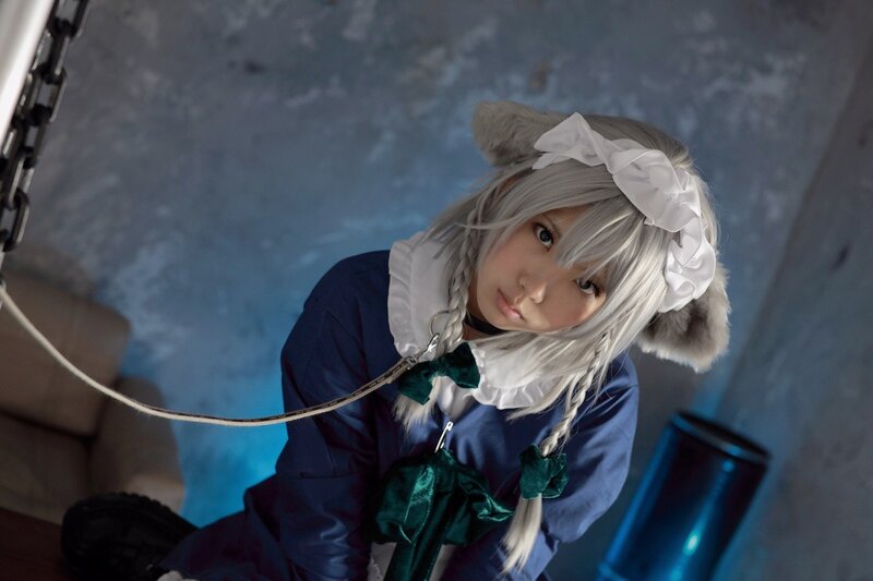 cosplayer with silver hair and cat ears
