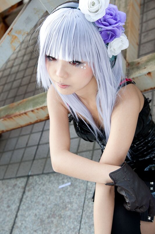 cosplayer with silver hair and flowers