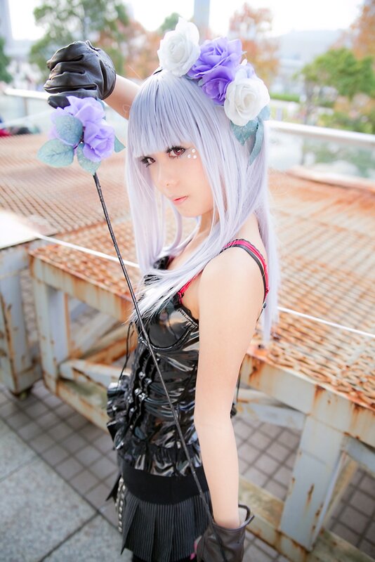 cosplayer with silver hair and flowers