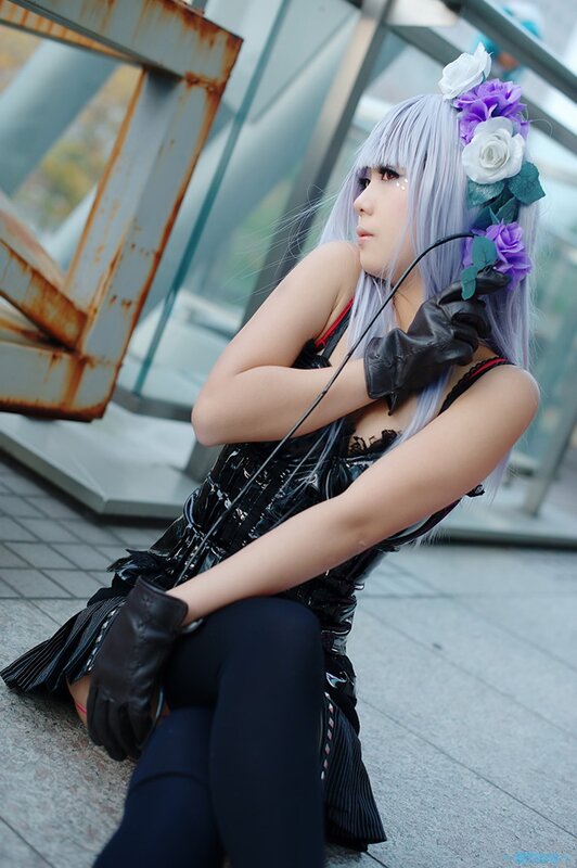cosplayer with silver hair and flowers
