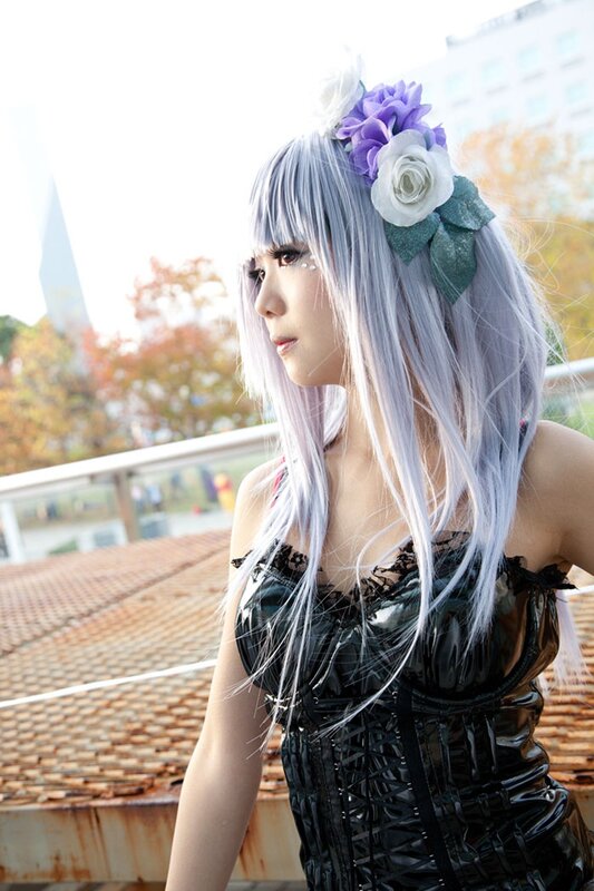 cosplayer with silver hair and flowers