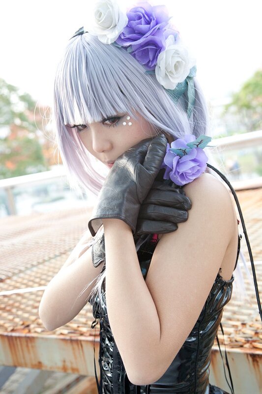 cosplayer with silver hair and flowers