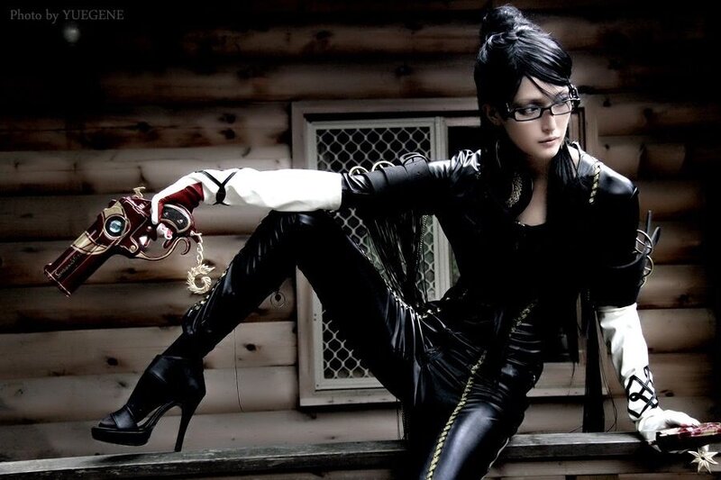 cosplayer with steampunk gun