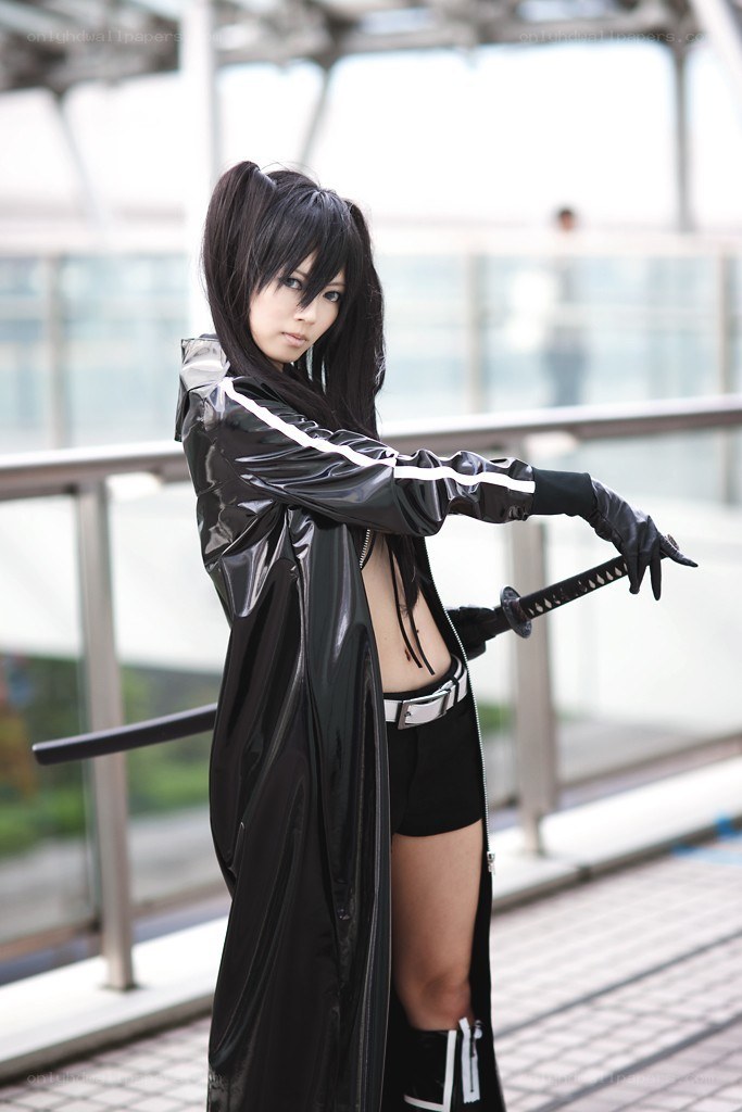 cosplayer with sword in black outfit