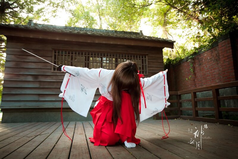 cosplayer with sword on deck