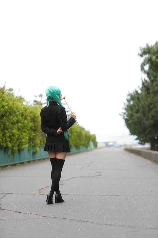 cosplayer with teal hair